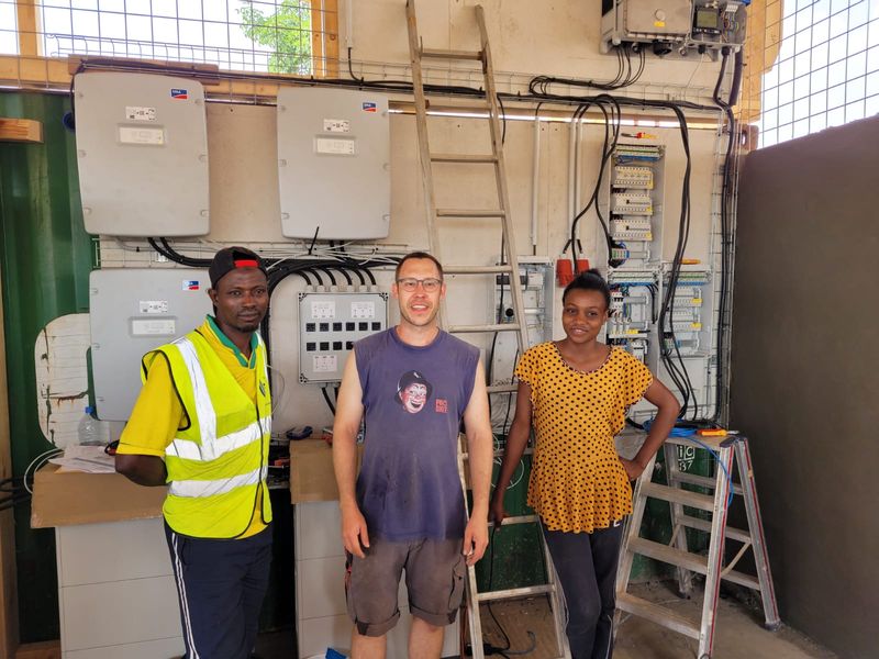 Togo - Die Solaranlage funktioniert 240.jpg